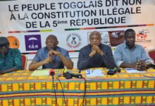 Bien que en vigueur depuis le 6 mai 2024, la  nouvelle constitution qui bascule le Togo dans un régime parlementaiore reste contestée par l'opposition. Lundi 3 mars 2025 à Lomé, elle s'est aliée à des organisations de la socité pour signer un nouveau creuset visant à coordonner les actions de contestation contre ce qu’elle qualifie de « coup d’État constitutionnel »