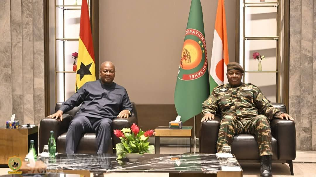 Le Président de la République du Ghana, John Dramani Mahama, accompagné d’une importante délégation, est arrivé ce dimanche 9 mars 2025 à Niamey pour une visite de travail et d’amitié.