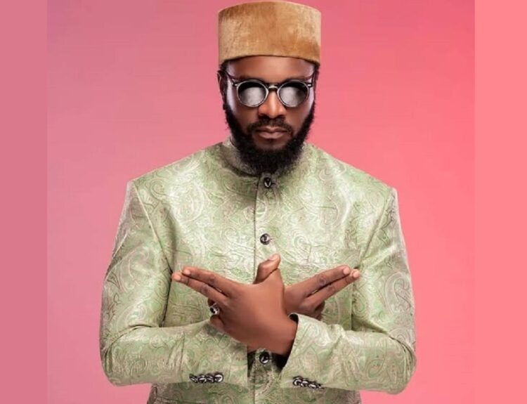 Aamron, le rappeur engagé, interpelle par la DCPJ. Découvrez les détails de son arrestation et le contexte au Togo.