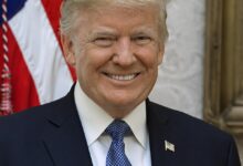 Donald Trump poursuit le New York Times pour diffamation et réclame 15 milliards de dollars de dommages.