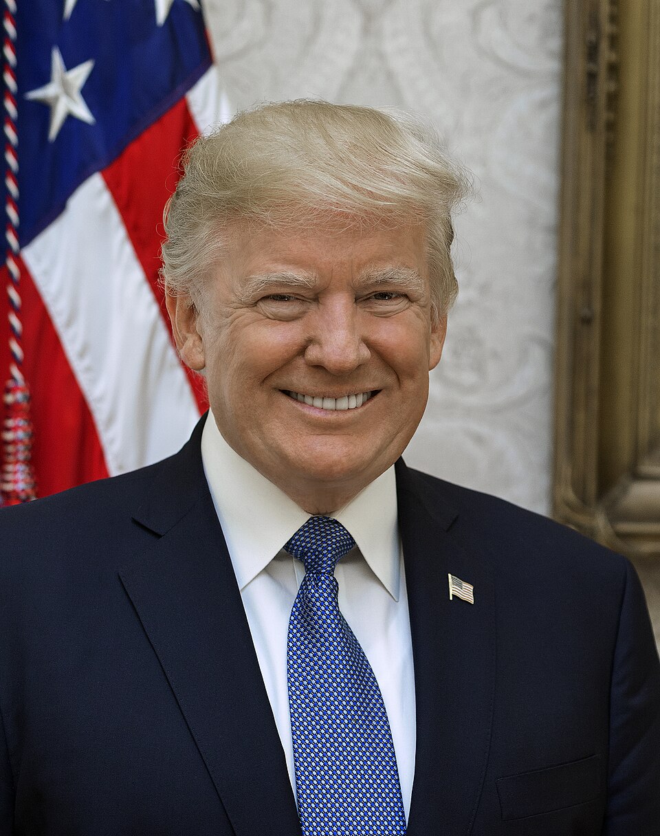 Donald Trump poursuit le New York Times pour diffamation et réclame 15 milliards de dollars de dommages.