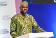 Ousmane Sonko annonce une baisse des prix de l'électricité et des produits pétroliers pour alléger le coût de la vie au Sénégal.