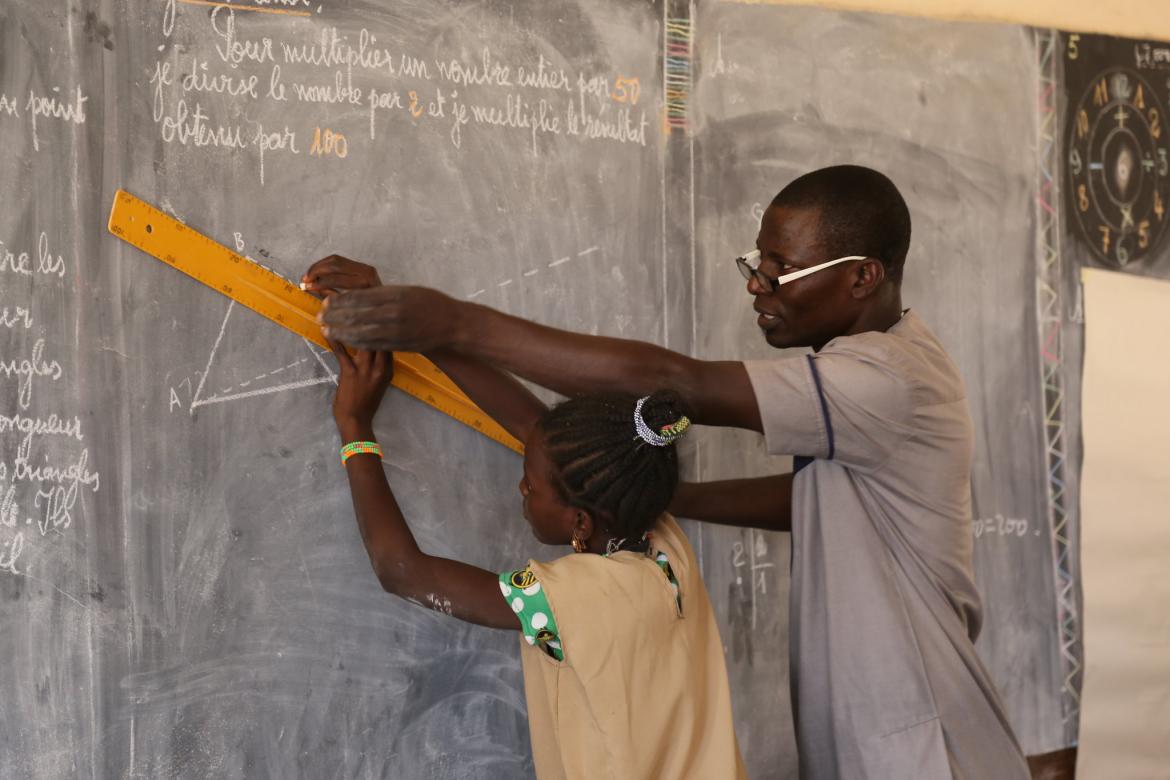 Le Centre national d’évaluation des apprentissages (CNEA) lance, à compter du 13 octobre 2025, une grande enquête nationale sur la qualité de l’éducation dans les écoles primaires. L’initiative, qui s’inscrit dans le cadre du Plan sectoriel de l’éducation 2020-2030, vise à évaluer les acquis scolaires des élèves ainsi que le fonctionnement global du système éducatif primaire.