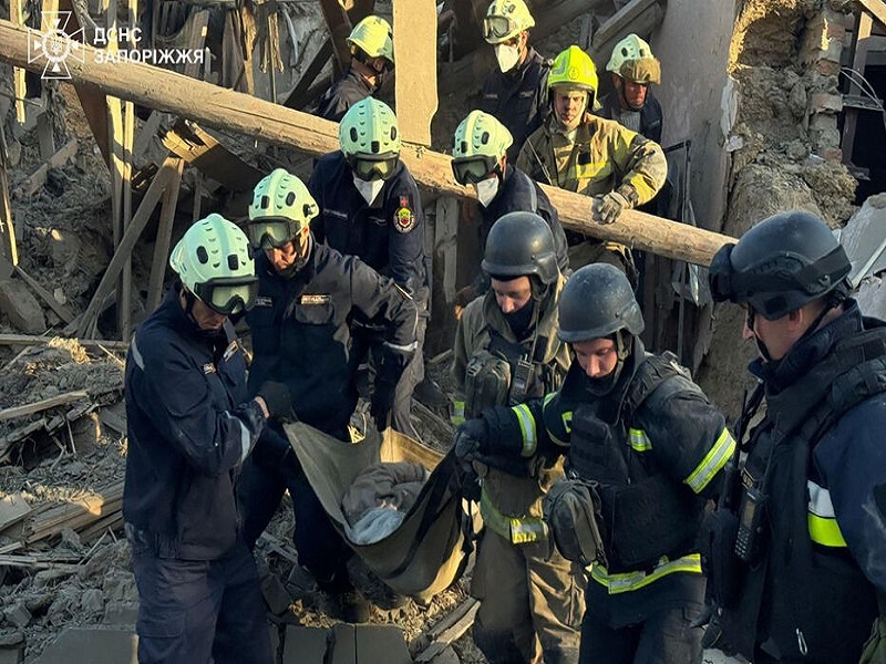 Trois morts dans un bombardement russe à Zaporijjia. Découvrez les détails de cette tragédie en Ukraine.