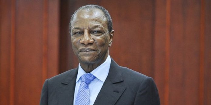 Alpha Condé dénonce le référendum constitutionnel en Guinée et appelle au boycott des urnes pour défendre la souveraineté du peuple.