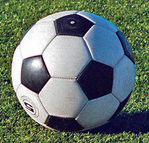 Les clubs africains se disputent la victoire ! Découvrez les résultats de la manche aller de la Coupe CAF dans cet article.