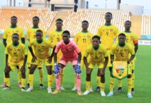 Les Éperviers U17 font match nul (1-1) contre le Ghana pour débuter le tournoi UFOA-B U17, une entrée prometteuse.
