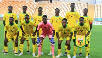 Les Éperviers U17 font match nul (1-1) contre le Ghana pour débuter le tournoi UFOA-B U17, une entrée prometteuse.