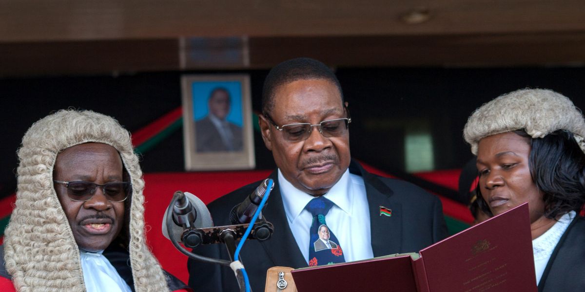 Peter Mutharika revient au pouvoir au Malawi avec 57 % des voix, marquant un retour spectaculaire en politique.