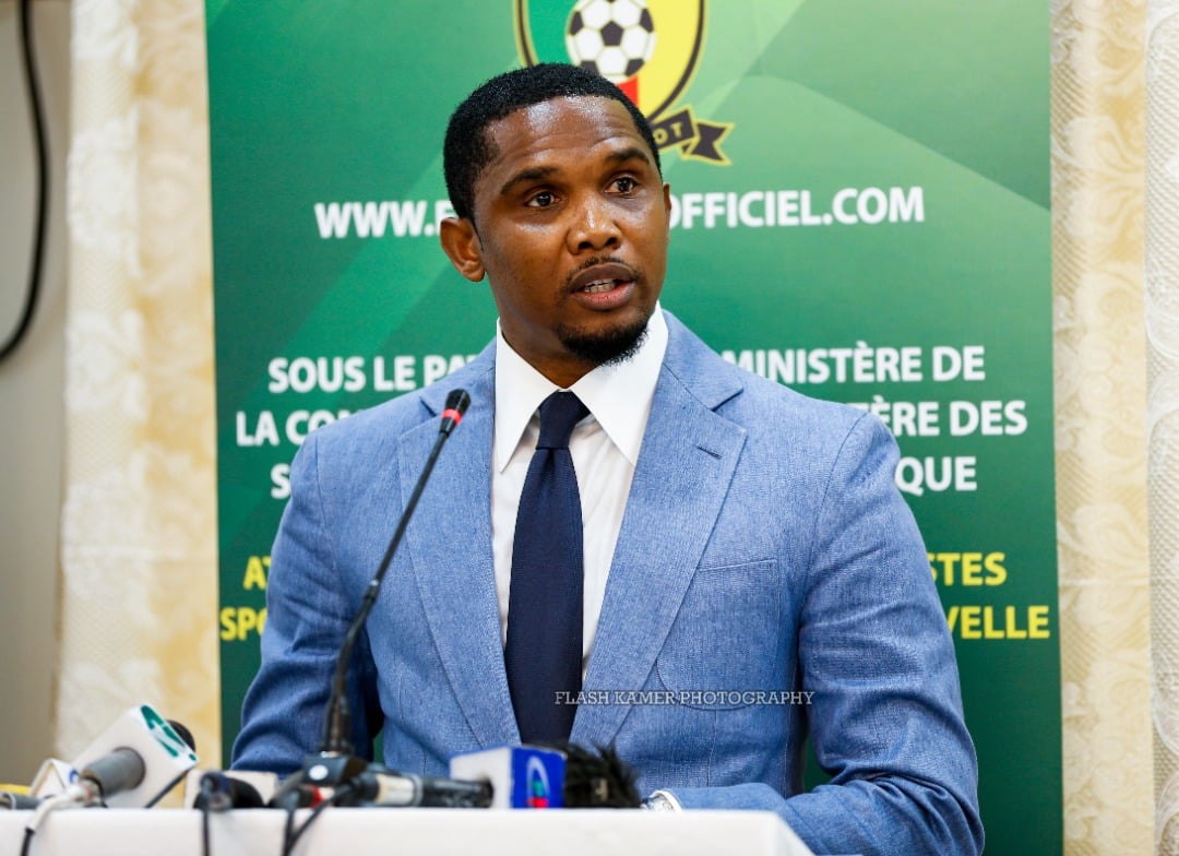 Samuel Eto’o réélu à la tête de la FECAFOOT avec 85 voix sur 87, malgré les tensions avec le ministère des Sports.