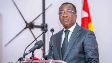 Kodjo Sévon-Tépé Adedze quitte la présidence de l’Assemblée nationale pour le gouvernement. Découvrez les enjeux de cette nomination.
