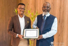 L'Université de Lomé célèbre Dr. Mawuto Tossa, premier Africain à remporter le Prix J.B. Scott pour son manuscrit innovant.
