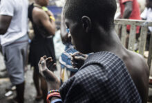 Analyse du trafic de drogues en Afrique de l’Ouest et de ses impacts sur la consommation locale et les efforts de désintoxication.