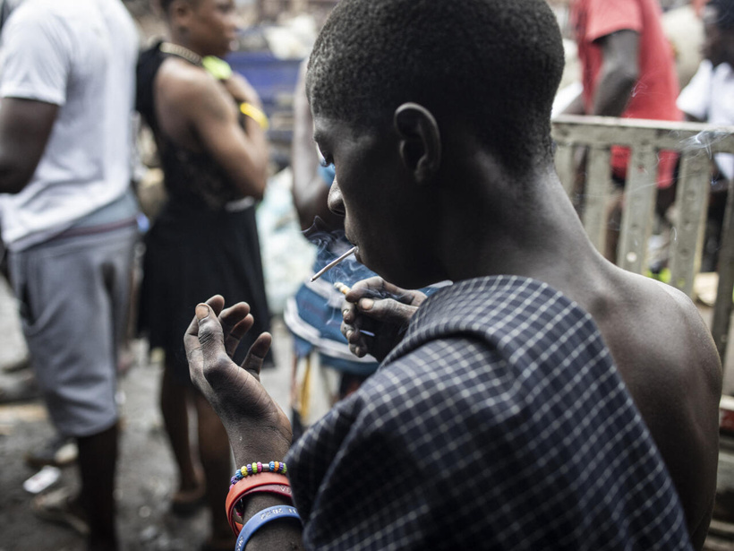 Analyse du trafic de drogues en Afrique de l’Ouest et de ses impacts sur la consommation locale et les efforts de désintoxication.