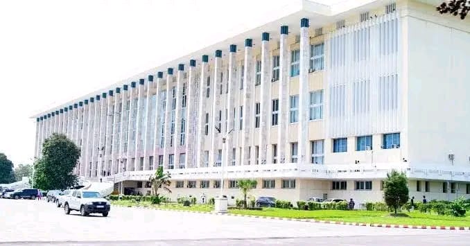 La rentrée parlementaire en RDC est marquée par des tensions et des pétitions contre les présidents des deux chambres.