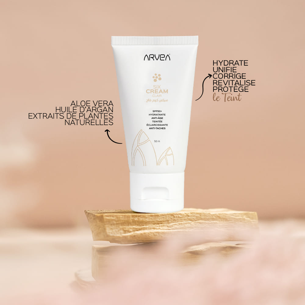 Togo : Six Cream Teint Clair d'ARVEA offre une hydratation et une protection SPF 50+, tout en apportant un teint lumineux.