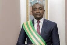 Essohanim Gnassingbé élu nouveau maire du Golfe 3. Découvrez son parcours et ses engagements pour la commune.