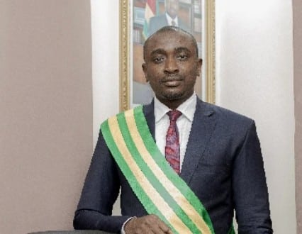 Essohanim Gnassingbé élu nouveau maire du Golfe 3. Découvrez son parcours et ses engagements pour la commune.
