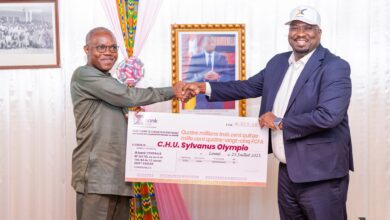 IB Bank Togo fait un don de 4 millions FCFA au CHU Sylvanus Olympio pour améliorer les soins de santé au Togo.