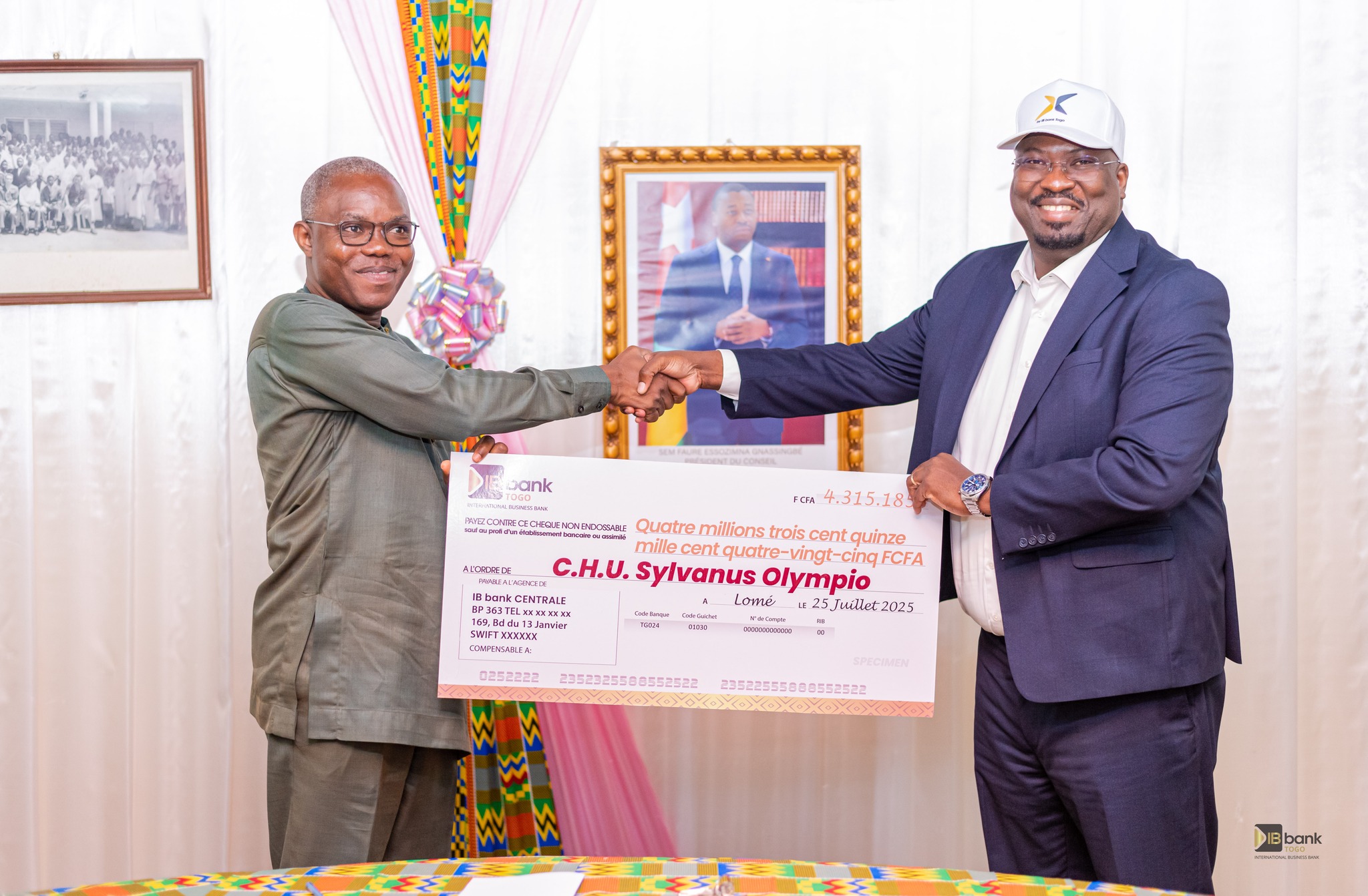 IB Bank Togo fait un don de 4 millions FCFA au CHU Sylvanus Olympio pour améliorer les soins de santé au Togo.