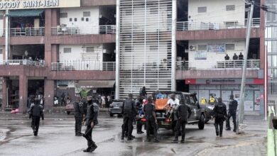 La marche prévue à Cocody a été interdite par les autorités. Explorez les détails des événements à Abidjan et Dabou.