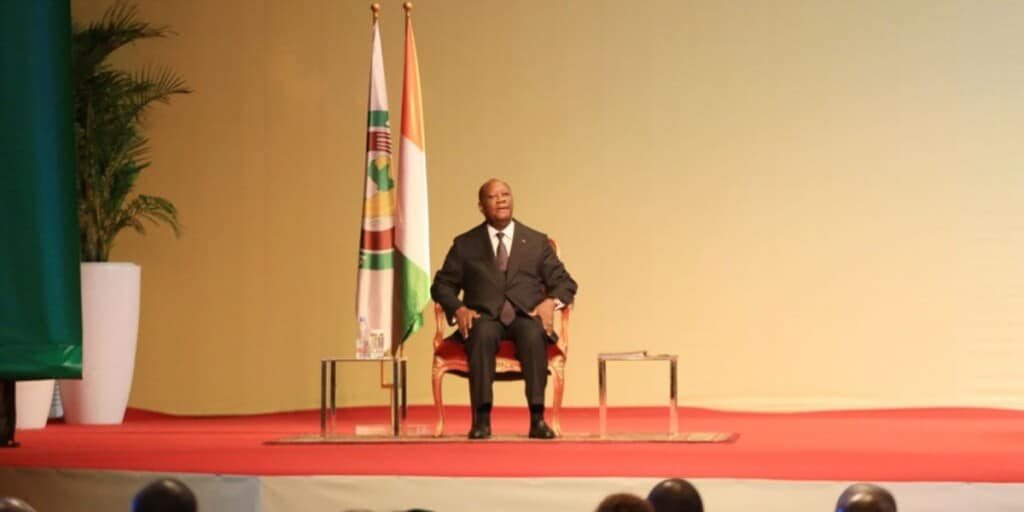 Alassane Ouattara appelle à des élections apaisées en Côte d’Ivoire devant les Rois et Chefs traditionnels pour préserver la paix.