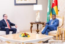Faure Gnassingbé reçoit le ministre cubain des Relations extérieures pour renforcer la coopération entre le Togo et Cuba.