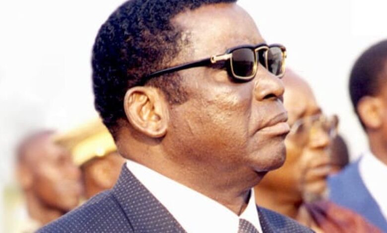 Le sénateur Henri Koudjolou Dogo dédicace son livre « À l’ombre du Baobab » en hommage au général Eyadéma.