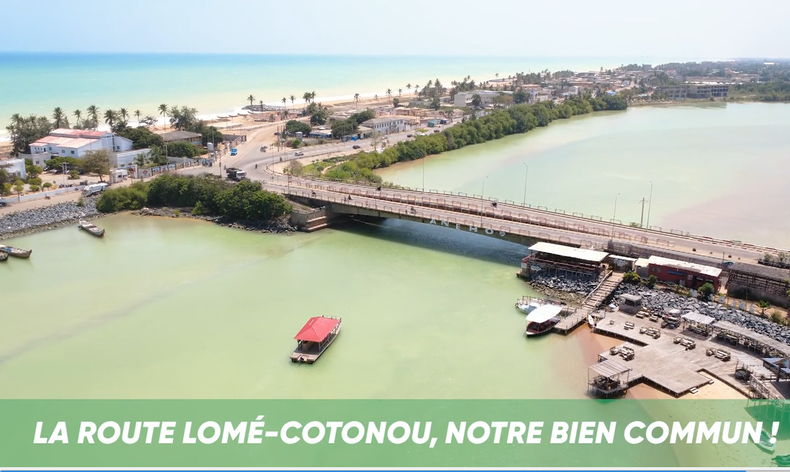 La réhabilitation de la route Lomé-Aného dynamise le tourisme et l’économie locale en rendant la ville plus accessible.