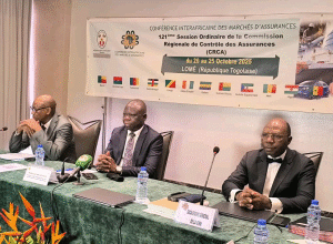 Le ministre Tessi appelle à un marché de l’assurance plus transparent et responsable lors de la CRCA à Lomé.