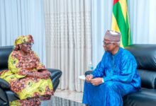 Le Président du Sénat reçoit la Représentante résidente de l’UNFPA pour discuter de la santé reproductive et des droits humains.