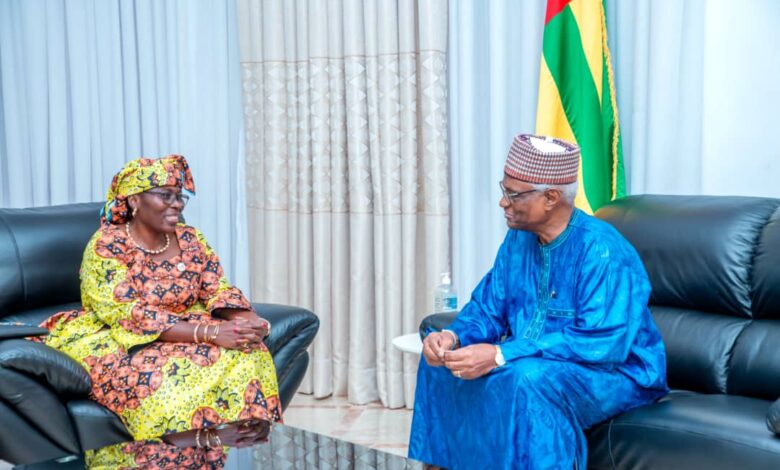 Le Président du Sénat reçoit la Représentante résidente de l’UNFPA pour discuter de la santé reproductive et des droits humains.