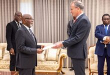 Jean-Lucien Savi de Tové accueille trois nouveaux ambassadeurs accrédités près le Togo au Palais de la Présidence.