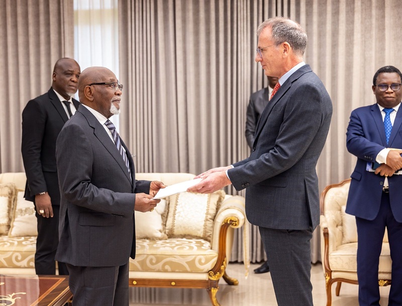 Jean-Lucien Savi de Tové accueille trois nouveaux ambassadeurs accrédités près le Togo au Palais de la Présidence.