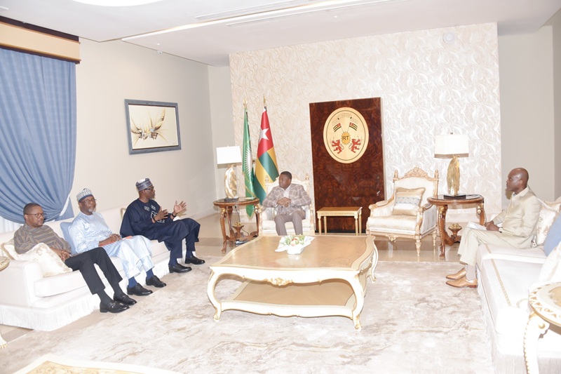 Faure Gnassingbé rencontre des ministres africains pour discuter de la sécurité et de l'intégration sous-régionale au Togo.