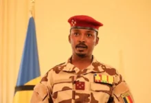 Mahamat Idriss Déby Itno a promulgué la Constitution révisée au Tchad. Découvrez les nouvelles majorités et changements clés.