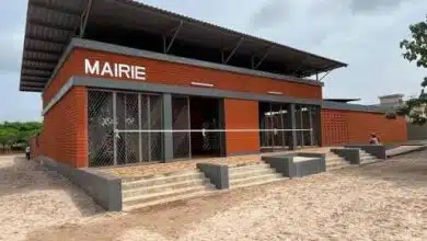 M. Éric KPADE a été élu nouveau maire de la commune du Golfe 2. Découvrez ses objectifs et sa vision.