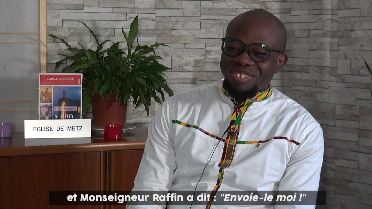 Léonard-Amossou Katchekpele analyse la théologie et la politique en Afrique postcoloniale. Lisez son approche novatrice.
