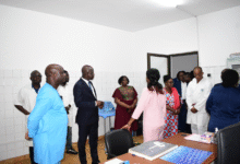 Le CHR de Tsévié accueille le ministre Jean-Marie Koffi Ewonoulé TESSI pour discuter des soins et des progrès régionaux.
