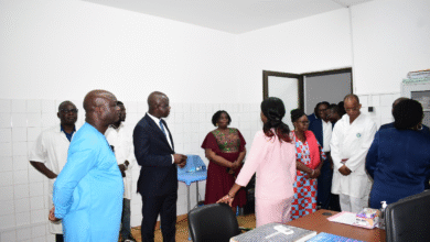 Le CHR de Tsévié accueille le ministre Jean-Marie Koffi Ewonoulé TESSI pour discuter des soins et des progrès régionaux.