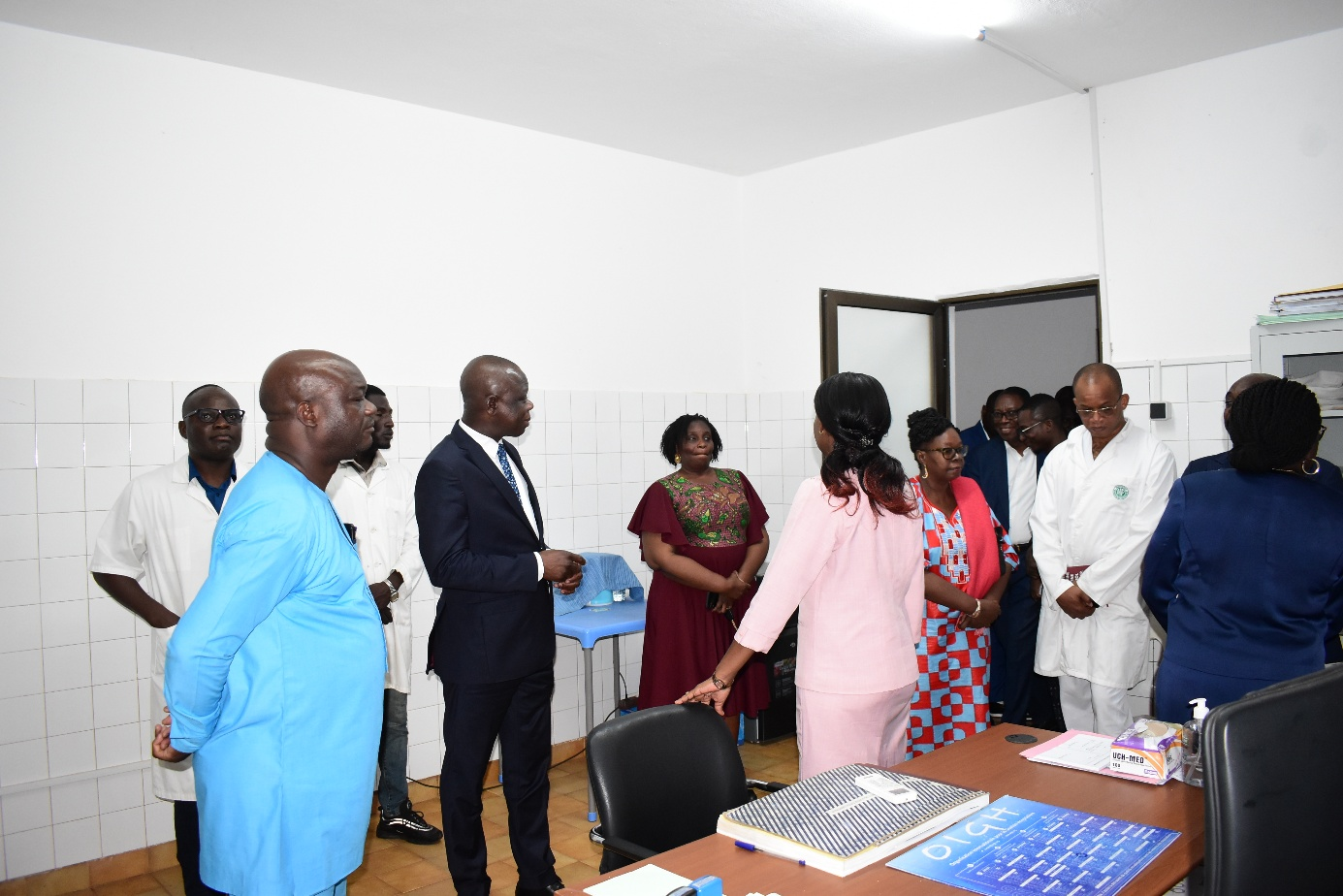 Le CHR de Tsévié accueille le ministre Jean-Marie Koffi Ewonoulé TESSI pour discuter des soins et des progrès régionaux.