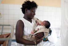 Le CHR Tsévié a vu ses accouchements exploser de 209 % en huit ans. Découvrez les facteurs derrière cette croissance spectaculaire.