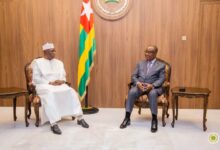 Komi Selom Klassou reçoit une délégation du Parlement tchadien pour discuter de la coopération parlementaire et des bonnes pratiques.