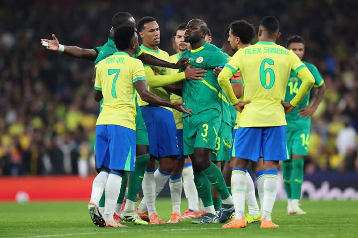 Le Sénégal a perdu 2-0 contre le Brésil, mettant fin à sa série d’invincibilité de 26 matchs. Découvrez les détails.