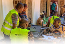 Les comités de gestion des plaintes assurent un enrôlement équitable dans le cadre du projet d'identification biométrique.