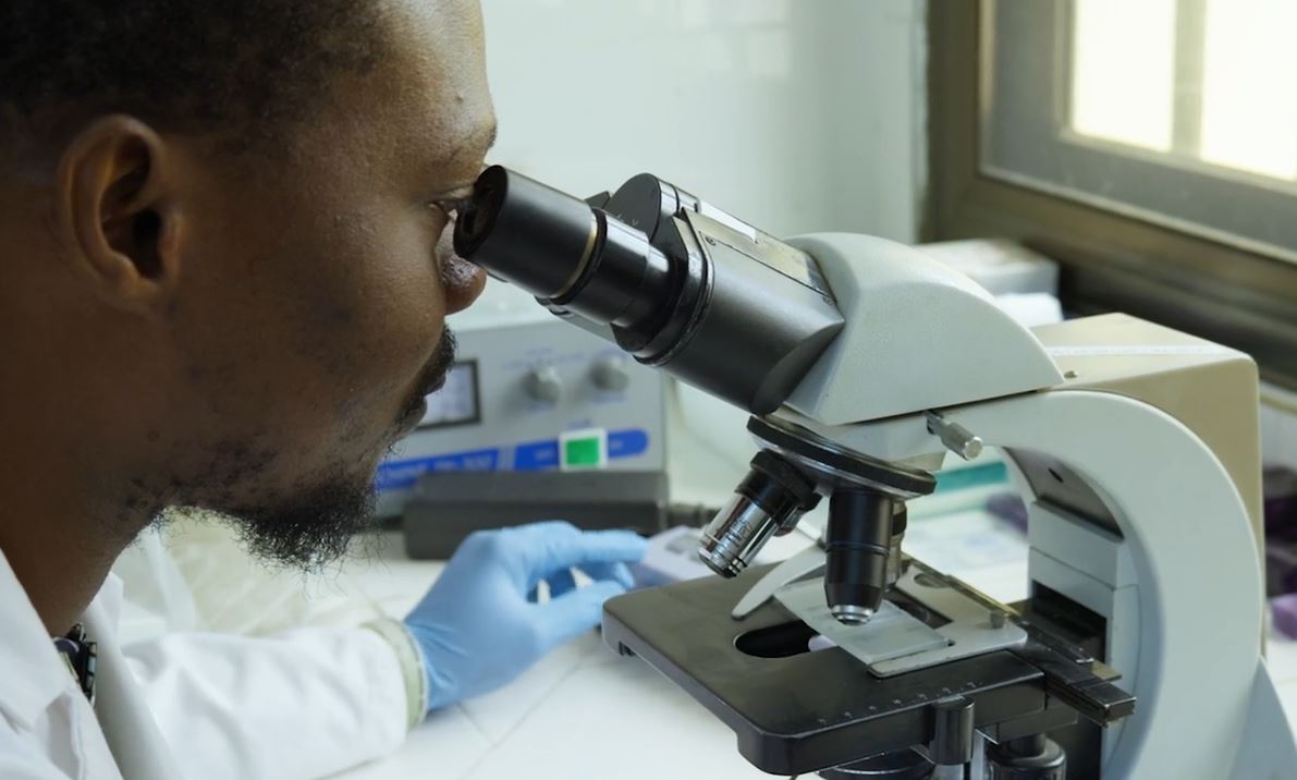 Le CMS d’Agbodrafo modernisé : un témoignage de réussite avec des conditions de travail améliorées pour le personnel de santé.