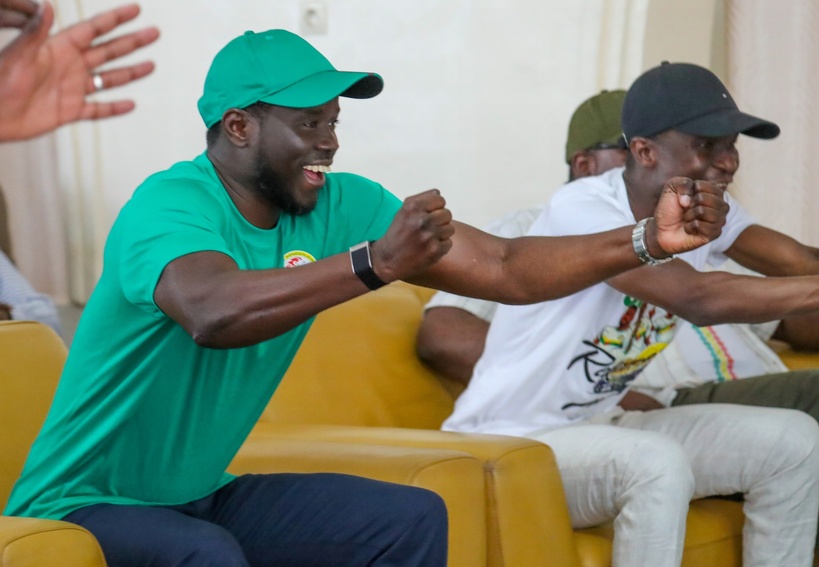 Bassirou Diomaye Faye félicite les Lions après leur victoire face au Botswana lors de la CAN 2025. Un soutien inébranlable!