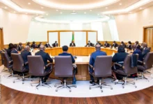 Le gouvernement béninois prend des mesures d'urgence face à la tentative de coup d'État. Découvrez les dernières décisions sécuritaires.