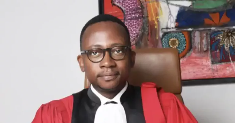 Treize militaires sont arrêtés pour tentative de déstabilisation de l’ordre constitutionnel après un mouvement de mutinerie.