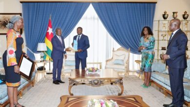 Faure Gnassingbé reçoit Gilles Fagninou d'UNICEF pour discuter des progrès en vaccination au Togo et de la protection de l'enfance.